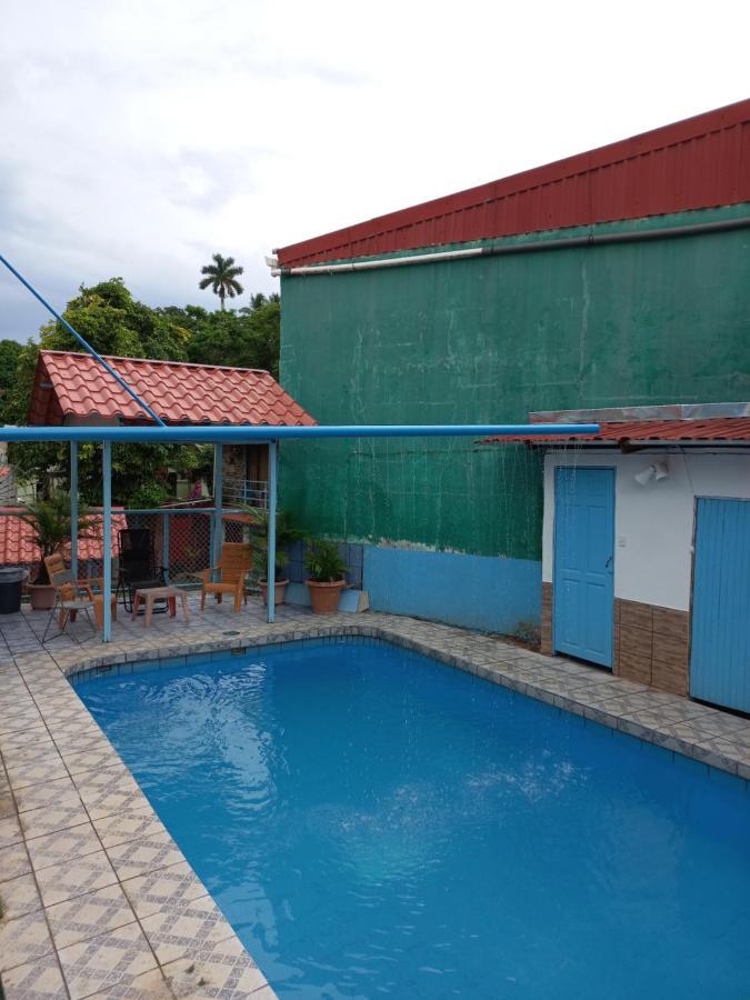 Hotel La Uvita Puerto Limon Exterior foto