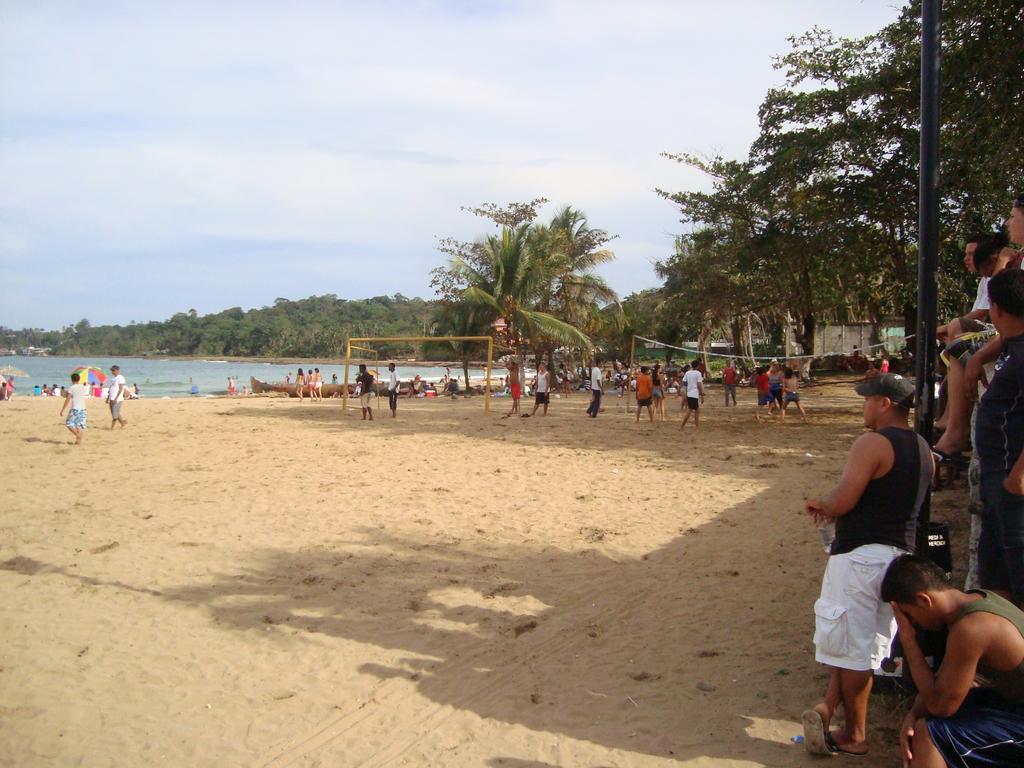 Hotel La Uvita Puerto Limon Exterior foto